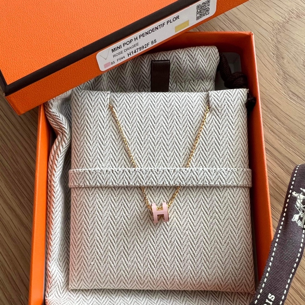 Brand new in box rose dragee gold hardware with box and ribbon 💗💗💗